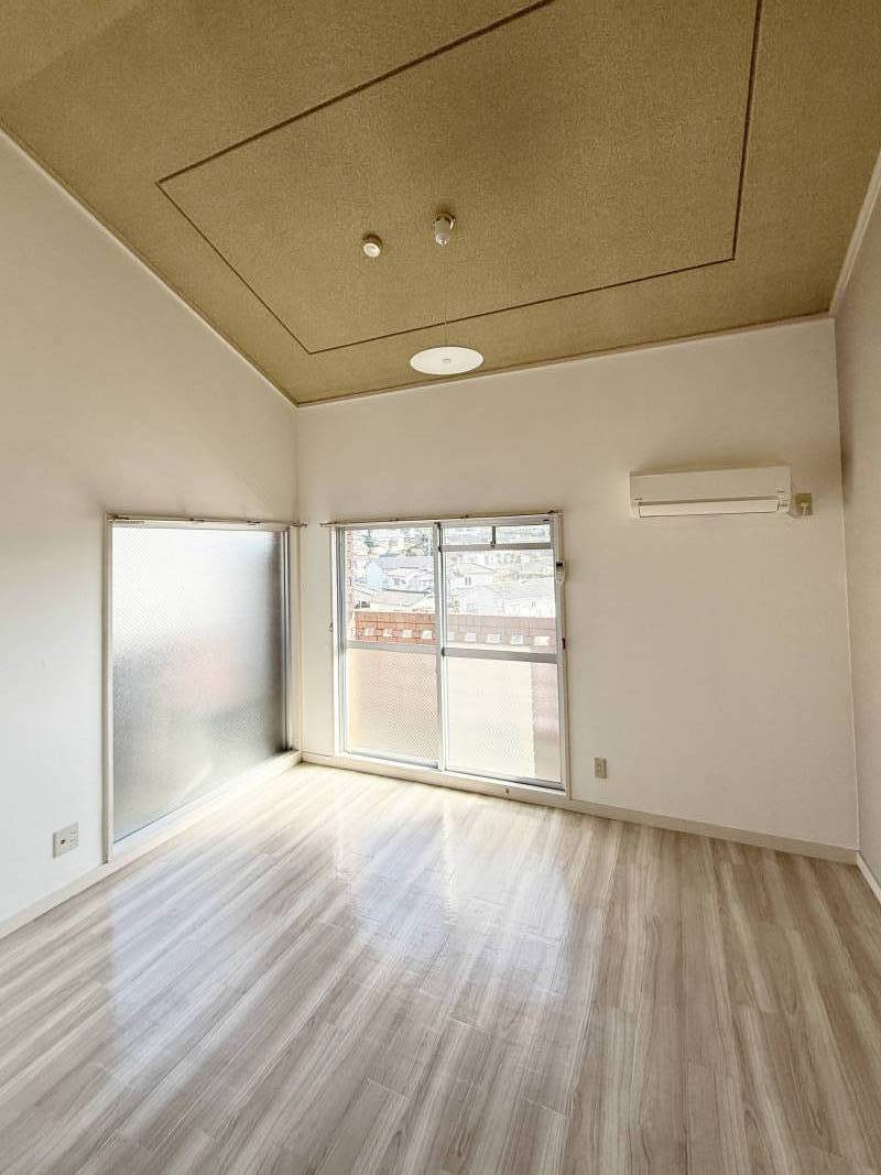 最上階なので天井がかなり高く開放感たっぷり