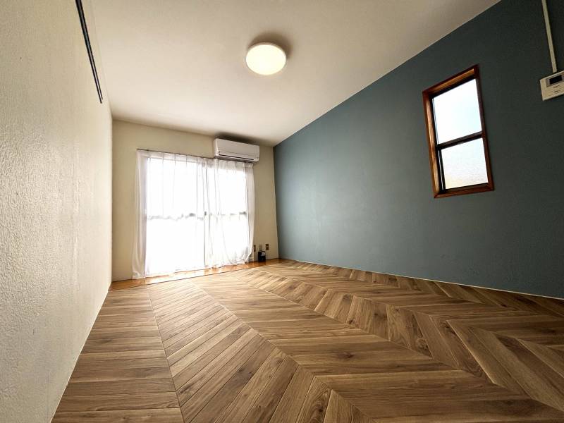 照明、レースカーテン・エアコンは据え付けの機器備品になります