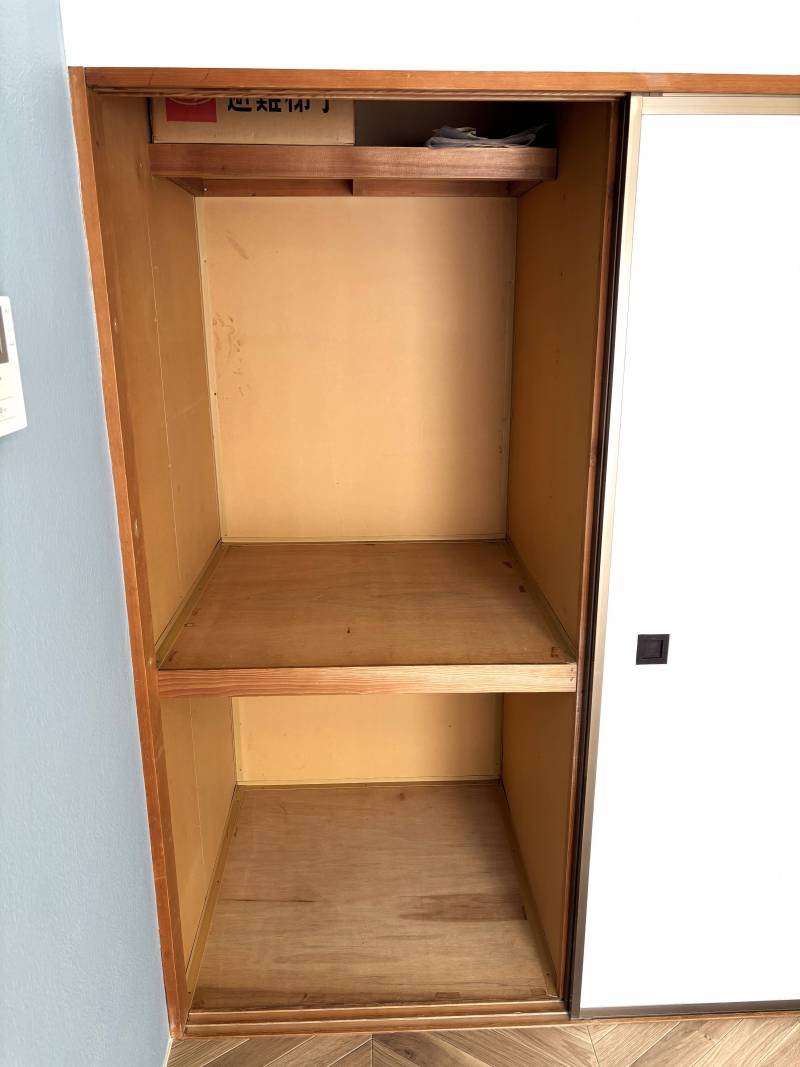 洋室内の押入れになります。