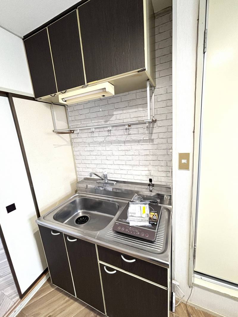 IH1口コンロは据え付けの機器になります。