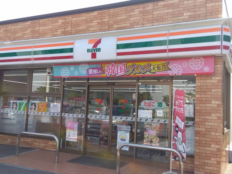 物件から徒歩1分のところにセブンイレブンがあります♪