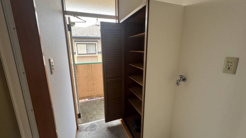 大きすぎるシューズボックス！