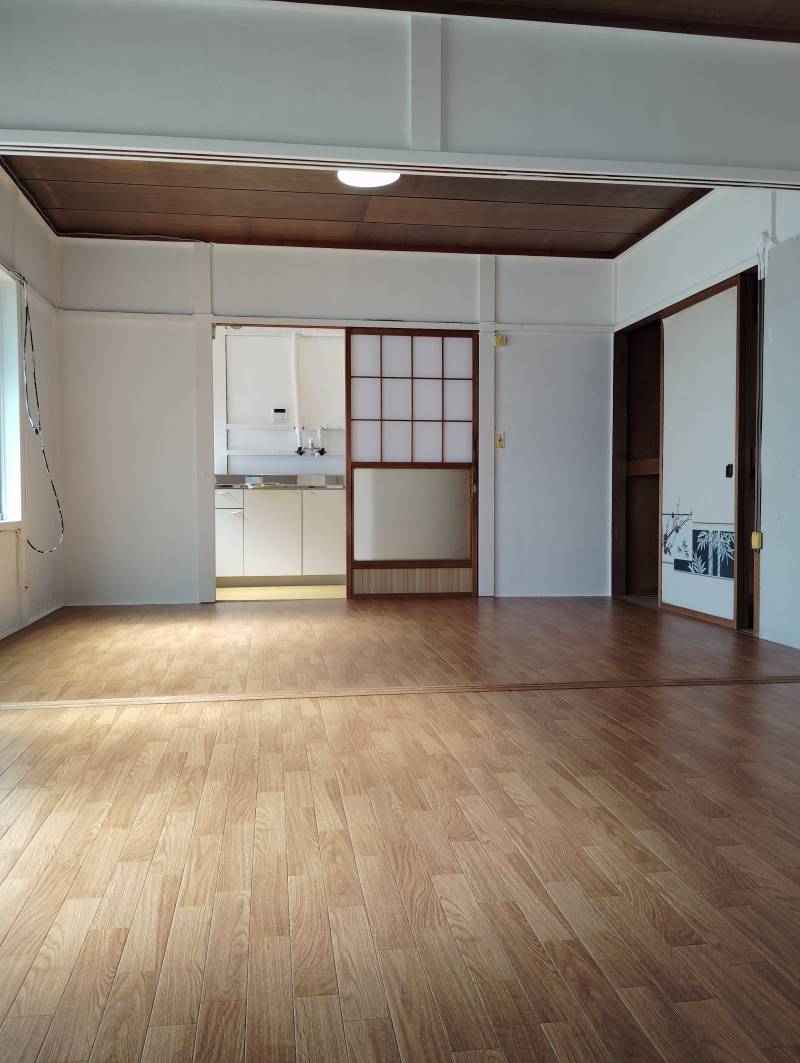 広い1階LD12帖。快適空間。床CF貼りです。