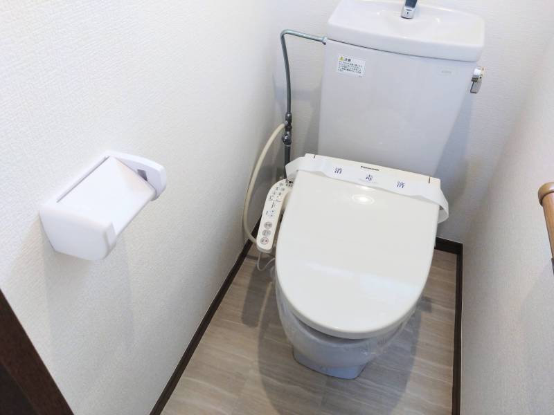 ウォシュレット付きのトイレ