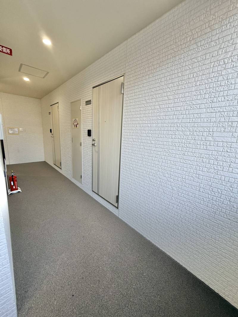 雨に濡れずに部屋に入れる屋内通路・階段