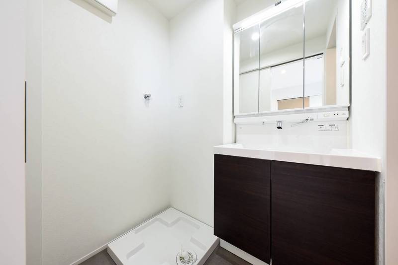 独立洗面台＆洗濯機置場です。