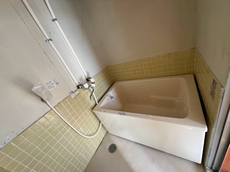浴槽、水栓は新品に交換済み