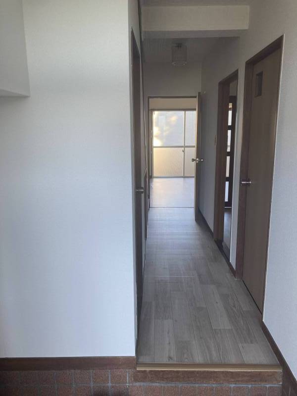 玄関から廊下