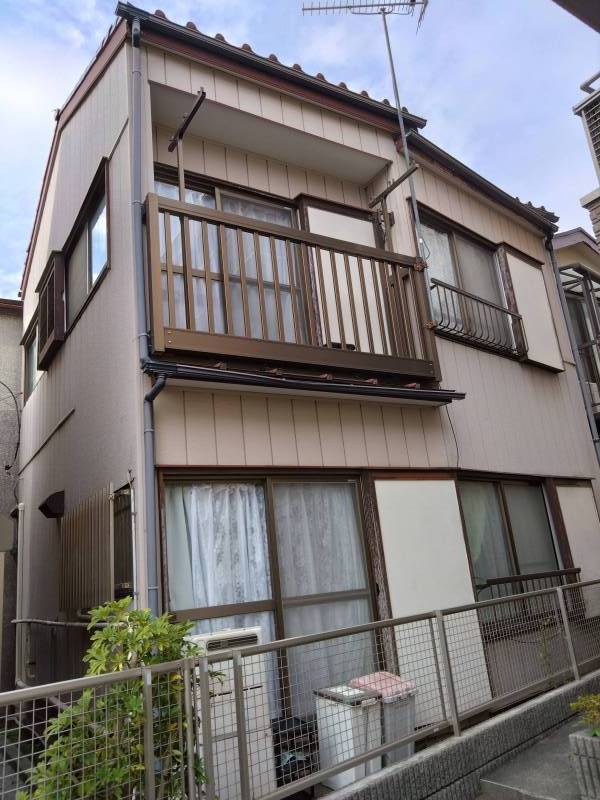 1階キッチンと2階洋室は陽当り通風もよい『やすらぎの家西台』