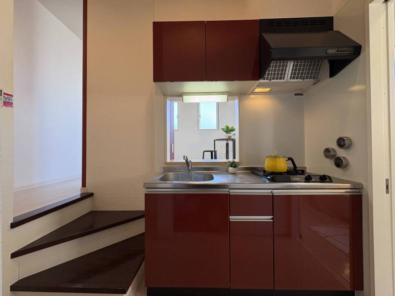 キッチンは2口のコンロが付いてます