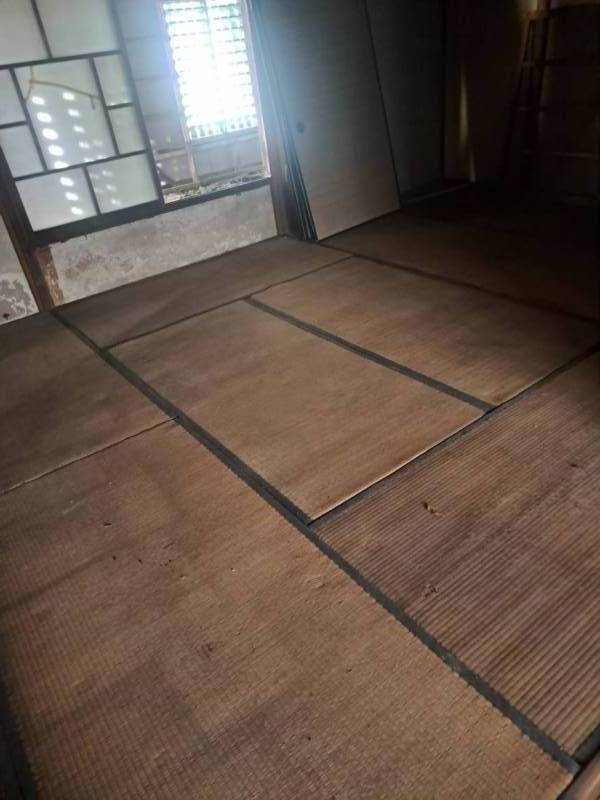 ２階の8帖和室です。