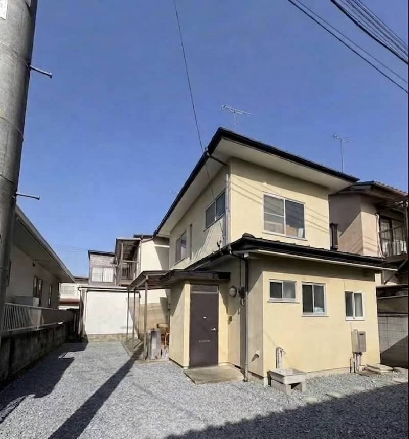 静かな住宅街に佇む戸建て。便利な立地でゆったりした暮らしを♪