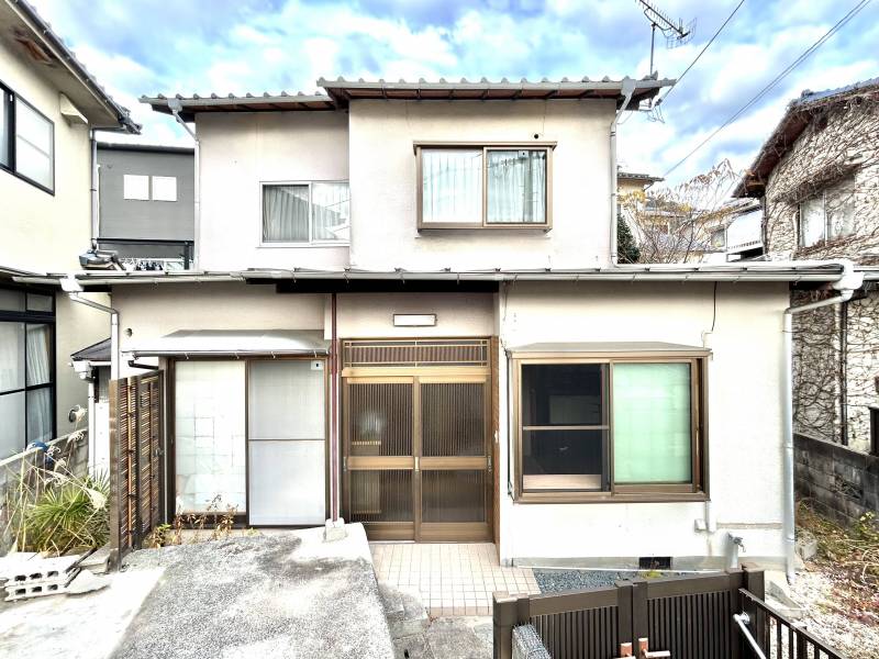 専用庭やテラス、南向きのリビングで、明るく風通しの良し。