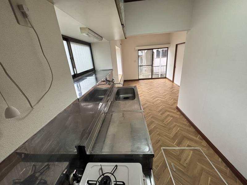 キッチンからLDKの眺め