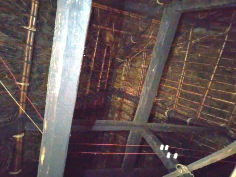 屋根裏の梁♪元々は藁葺き屋根です♪