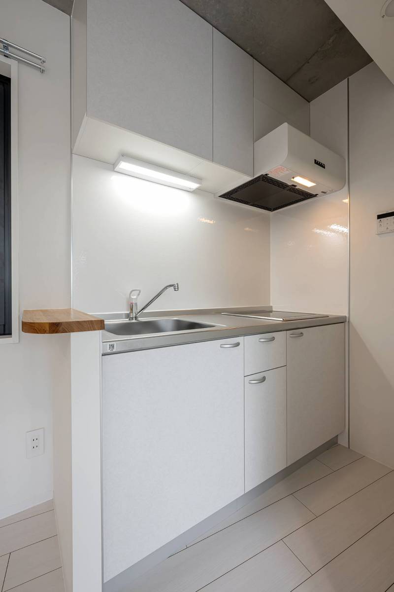 使いやすいシステムキッチン、ミニカウンターも便利‼️