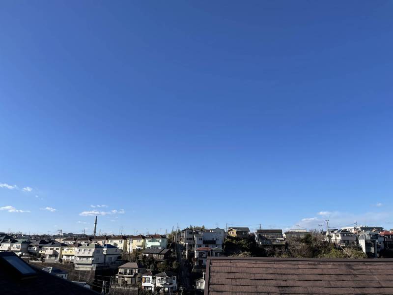 2階の窓からの眺望。晴れた日は星も綺麗に見えます