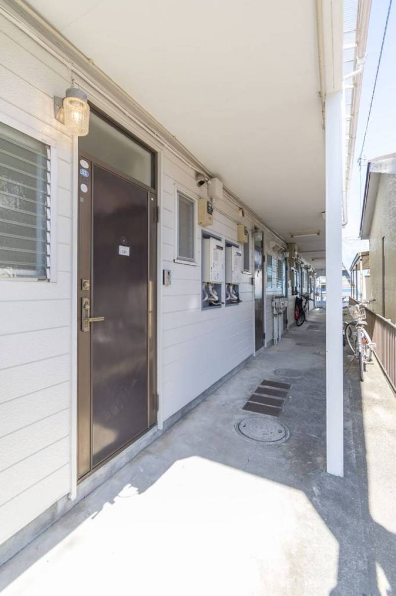 雨の日も大丈夫。玄関前に自転車置けます！