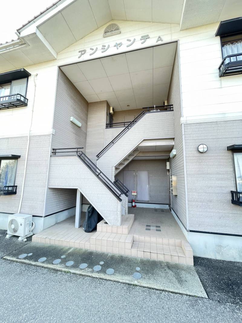 共用部も余裕あるつくりです。