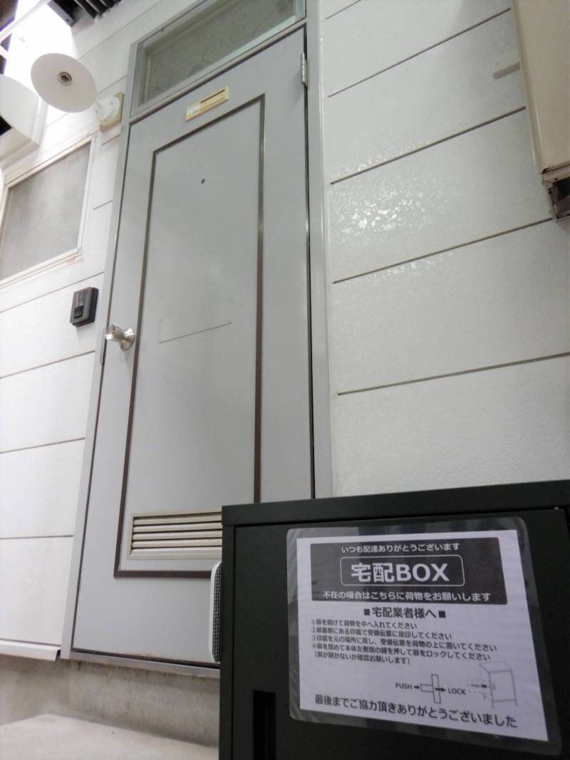 玄関ドア横には専用宅配ボックスを完備します。