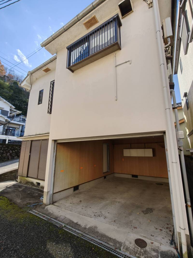 間口の広い、インナーガレージです