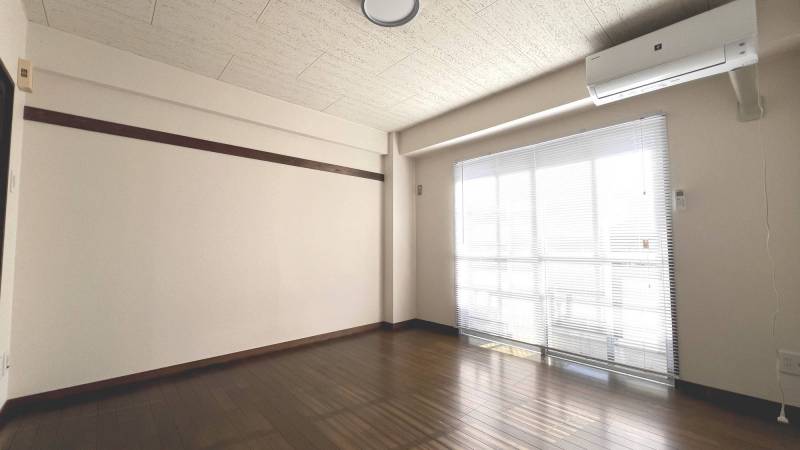 壁紙も交換したばかりでキレイです