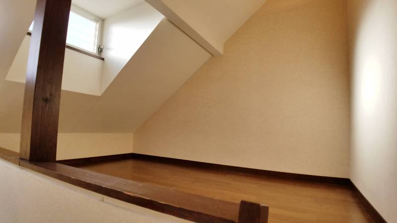 広めロフト！冬は寝室に夏は収納にすると使いやすい