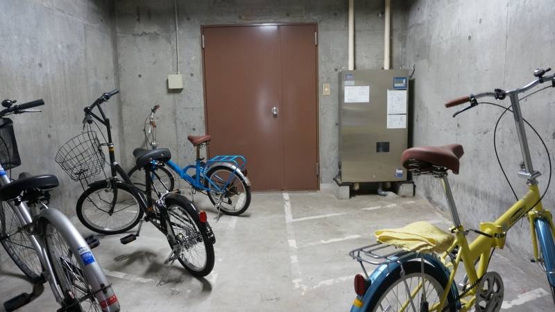 大切な自転車も安心なビルトイン駐輪場
　暗唱番号で開けます
