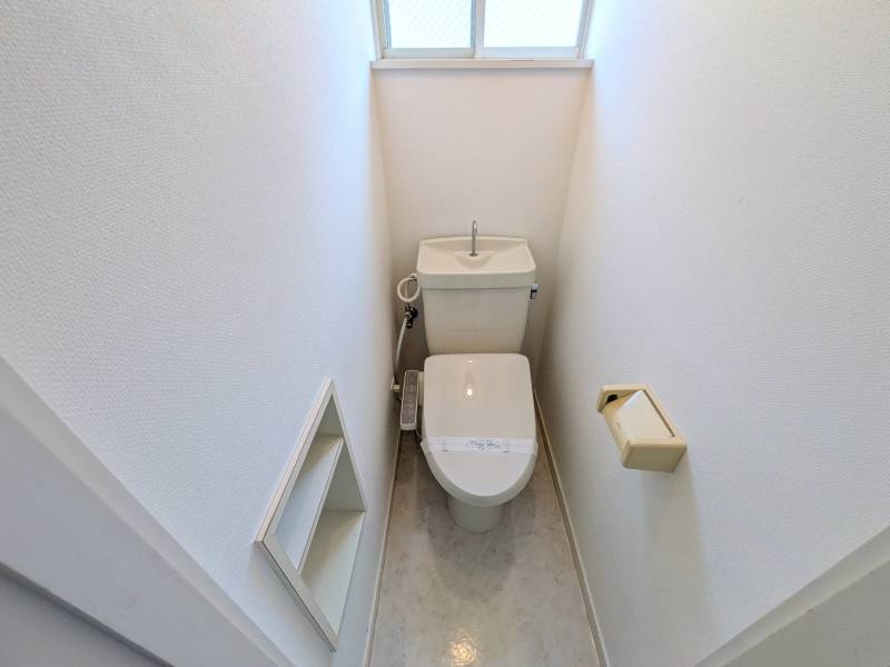 温水洗浄便座付き。バス・トイレ別