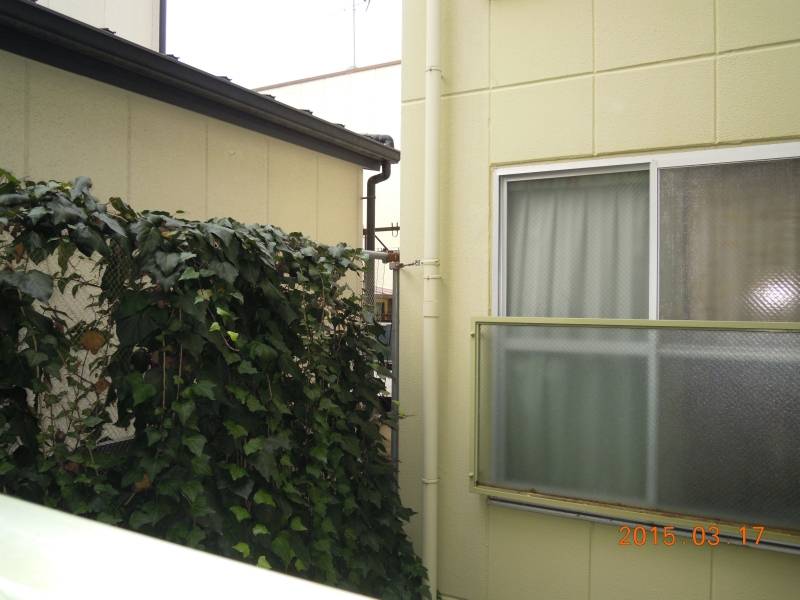 中庭から見た３Ｂの部屋の窓