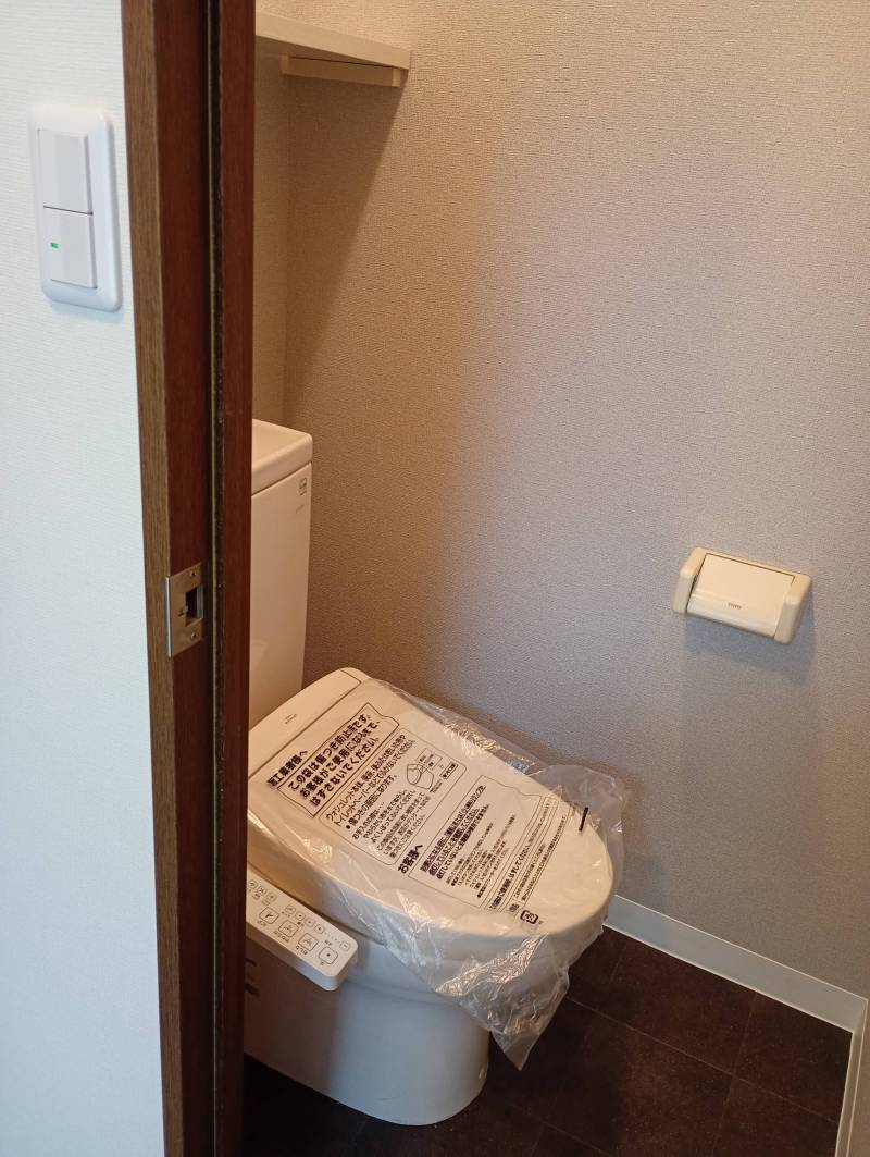 トイレはウォッシュレット・クロス・床材が新品です。