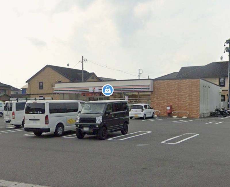 100メートル圏内にコンビニあります