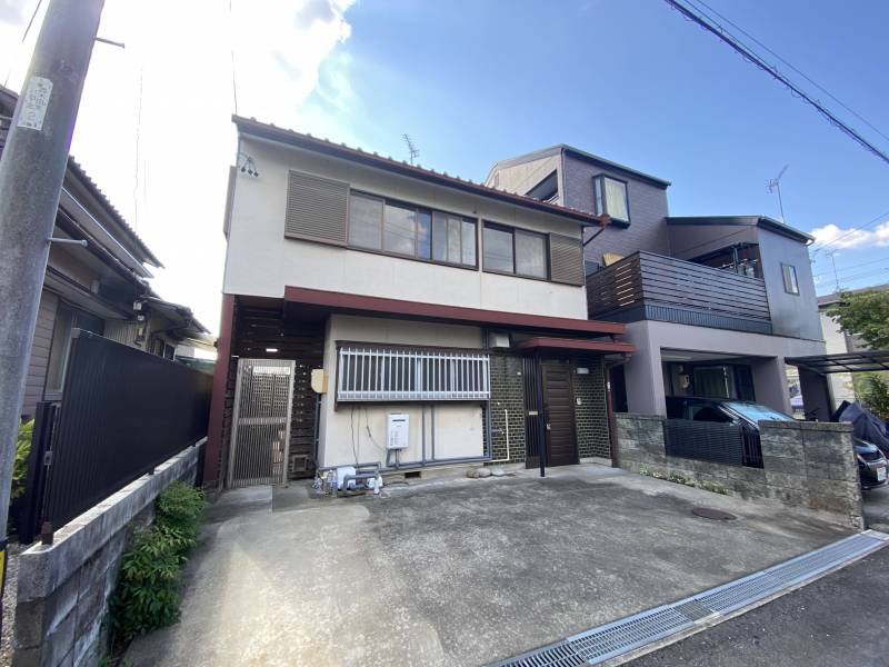 普通車一台停めれます