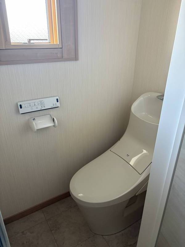 温水便座付のトイレです
