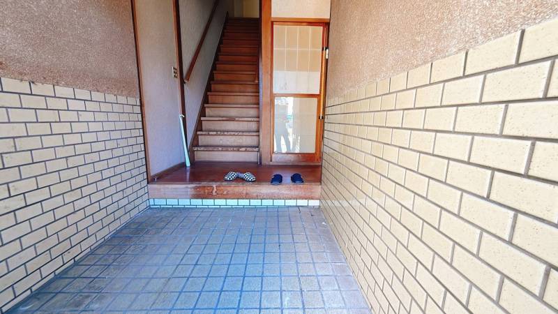 玄関も広くてきれいです