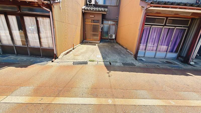 前面道路は融雪付です