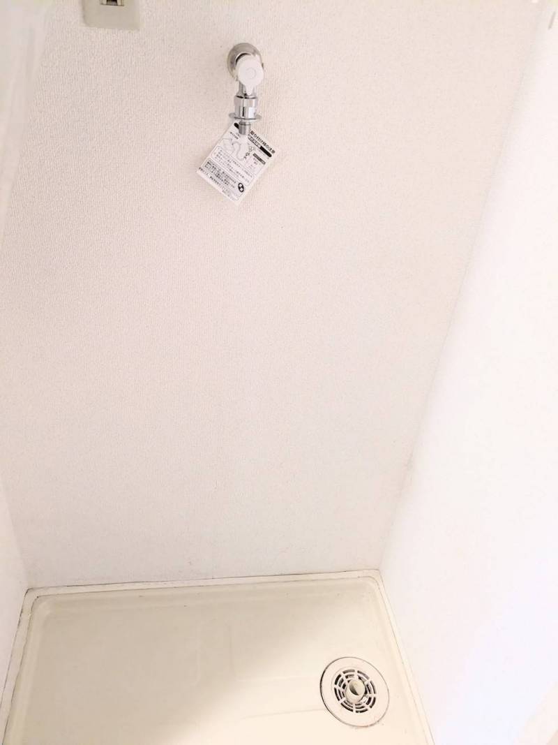 オートストッパーが付いた室内洗濯機置き場です。