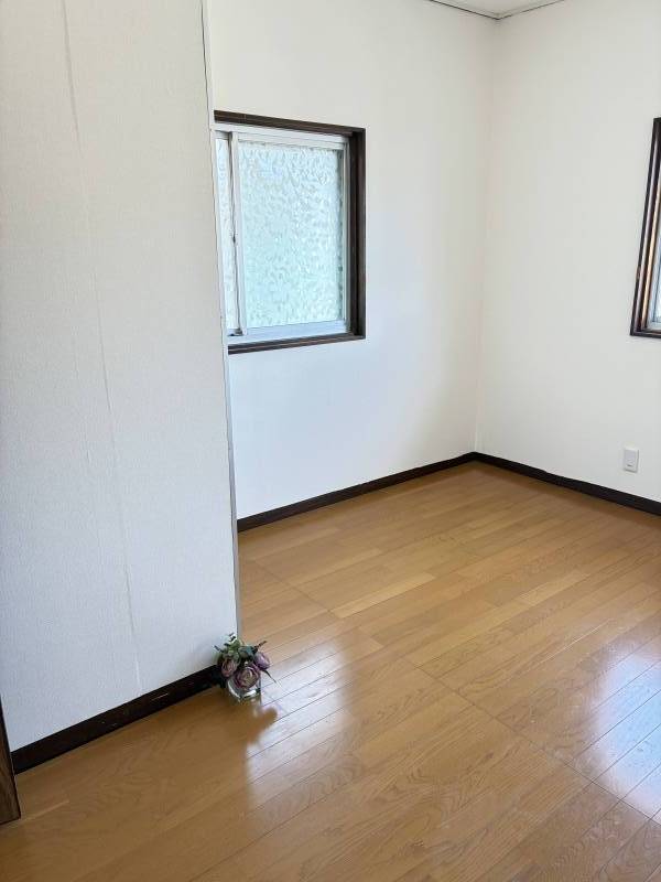 フローリングの個室です。
寝室でも趣味部屋でも自由度満載⭐️
