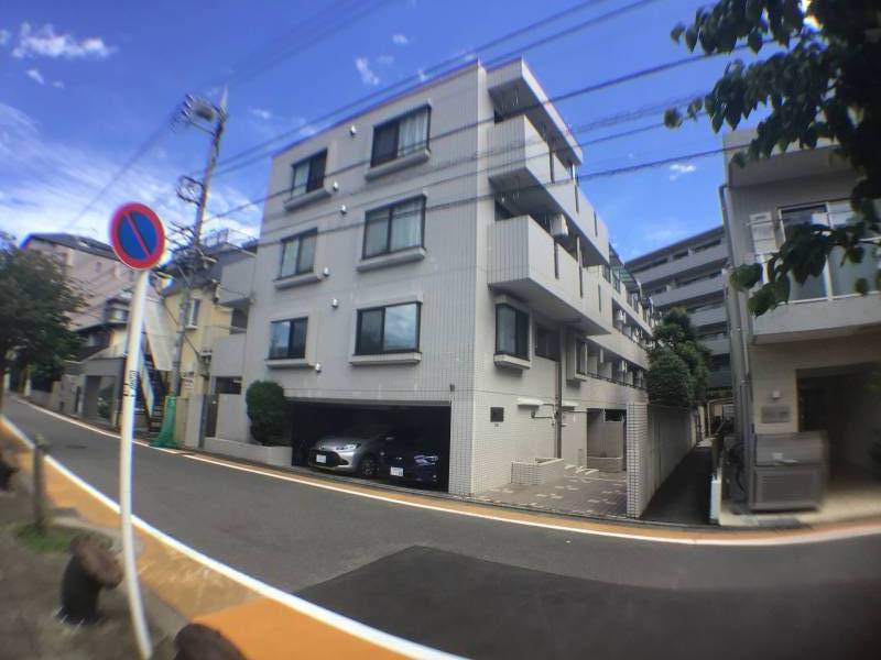 メイン通りから外観