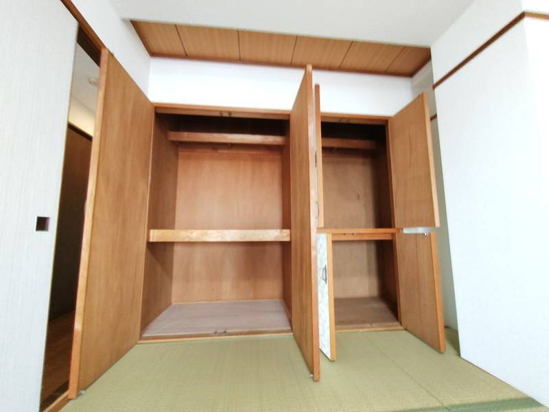 和室の大型押入。荷物もすっきり