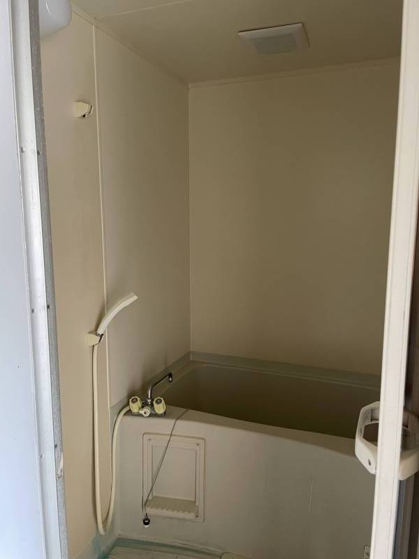 お風呂です。洗面台、お風呂、トイレ別となっています。