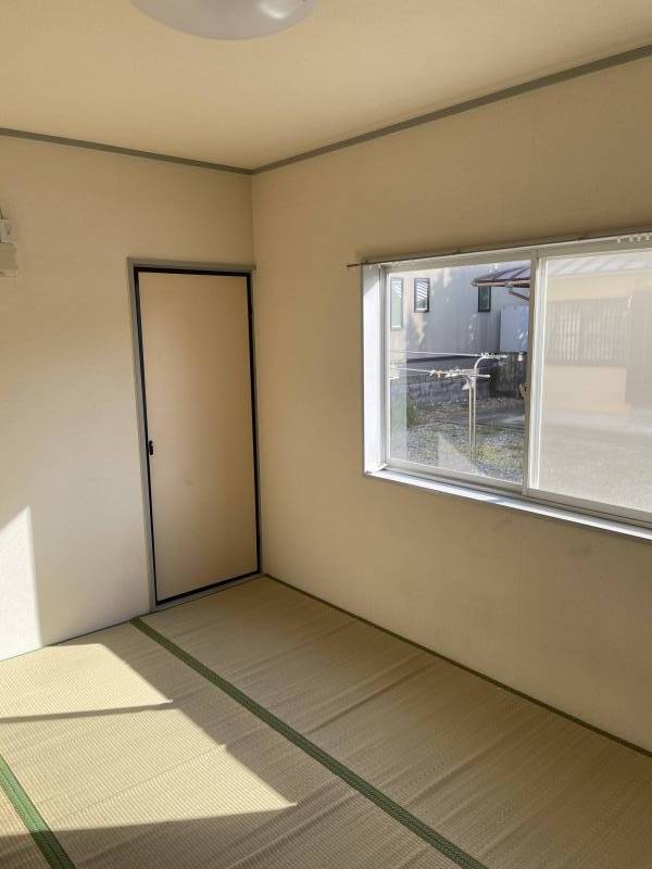 窓からの日差しも気持ちよいです。