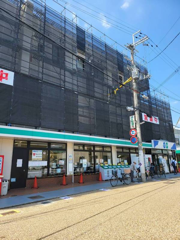 買い物は駅前コープで。