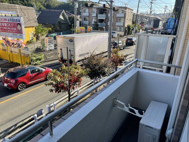 ベランダも広く陽当たり良好です。