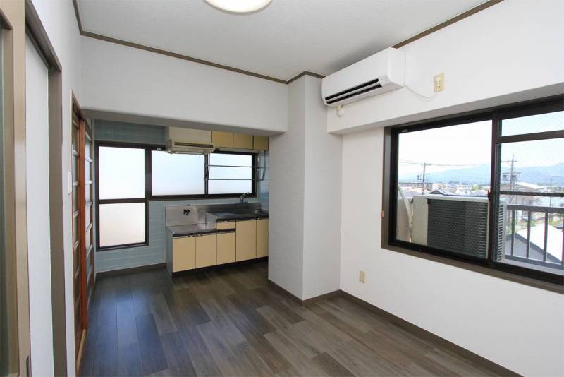 ダイニングキッチン
エアコン付　LED照明器具付