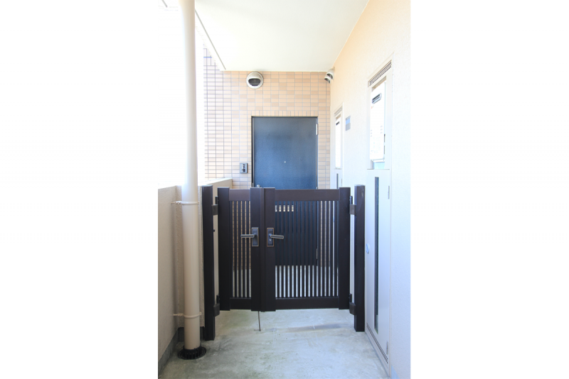 玄関前アルコーブ