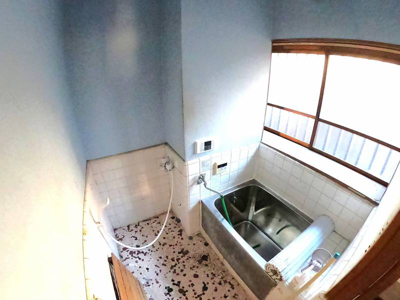 新品のシャワーつき