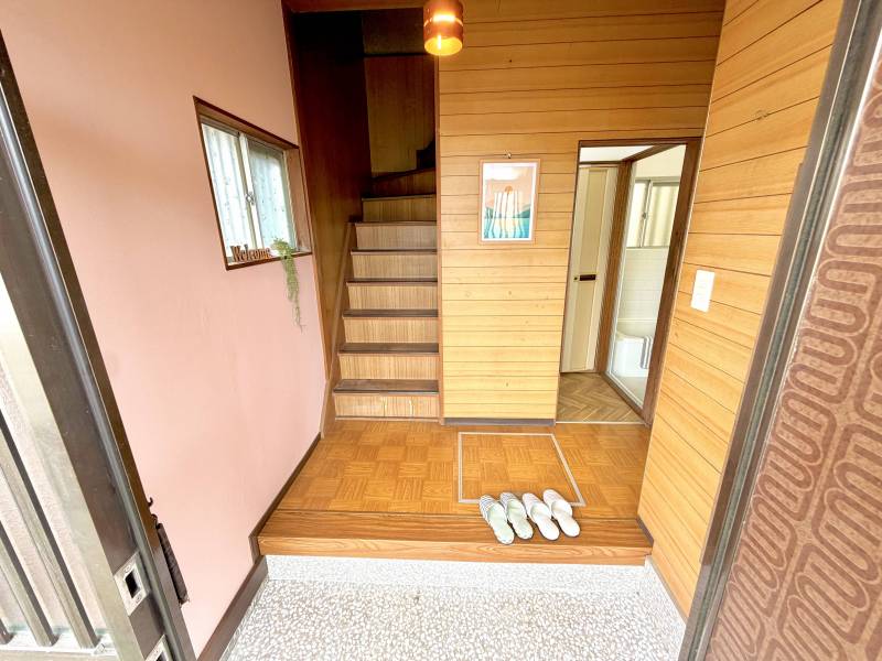 木のぬくもりを感じられる玄関で、帰るたびにホッとする空間