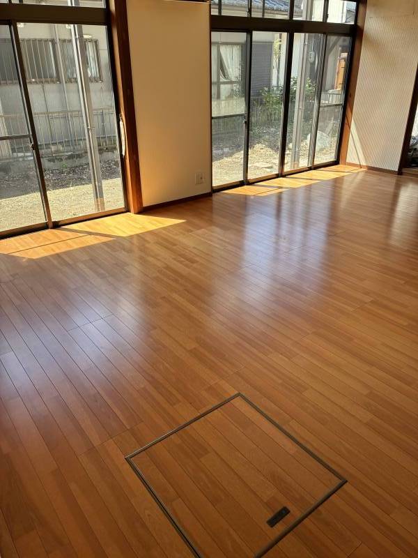 高天井で広々としたリビング