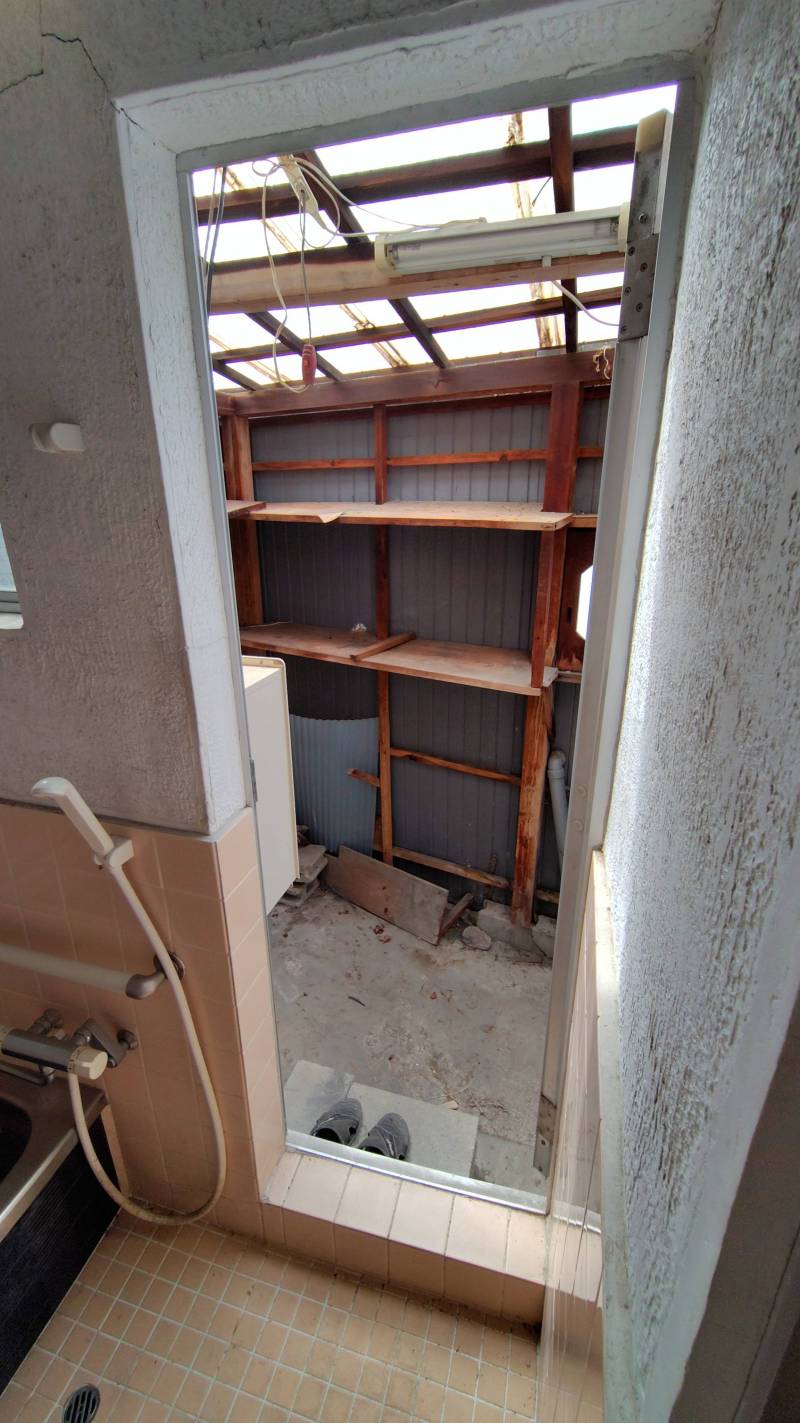 屋根がついた屋外スペース